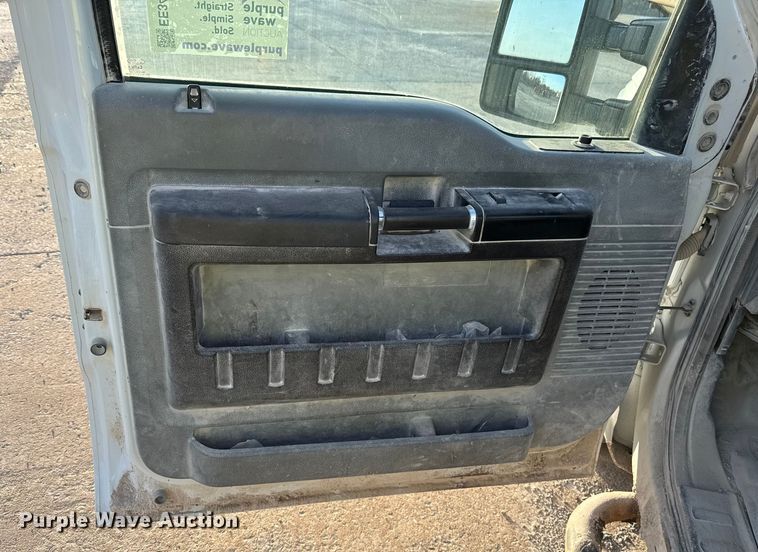 image for item EE3426 2016 Ford F350 flatbed pickup truck