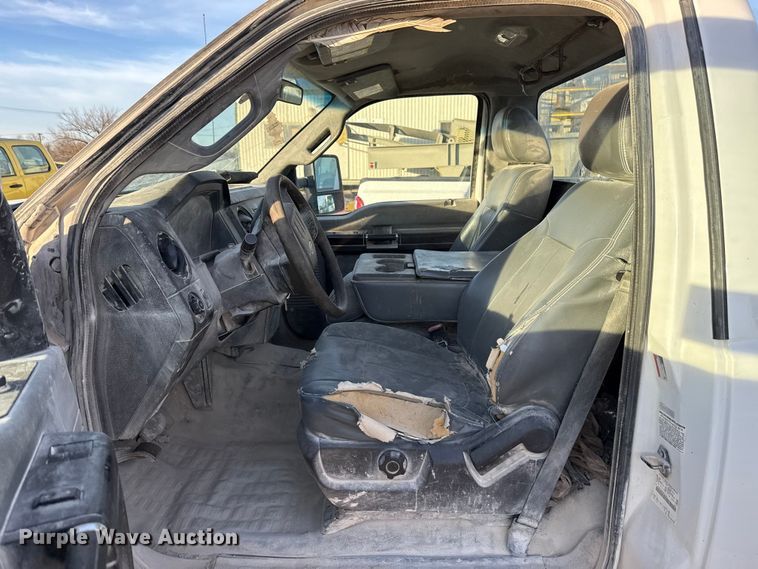 image for item EE3426 2016 Ford F350 flatbed pickup truck