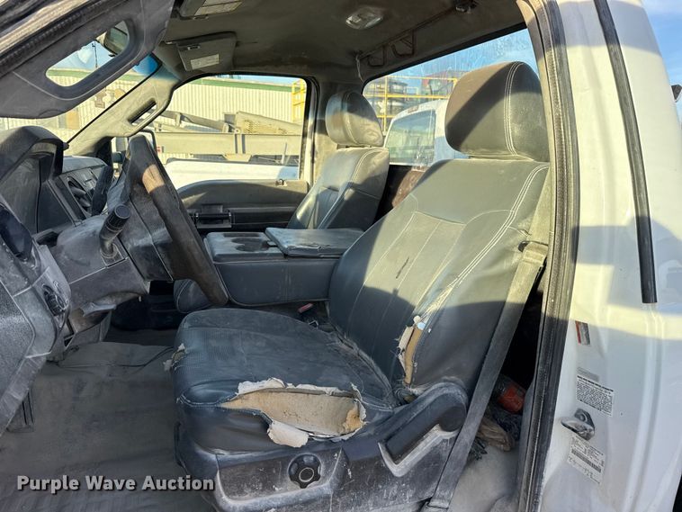 image for item EE3426 2016 Ford F350 flatbed pickup truck