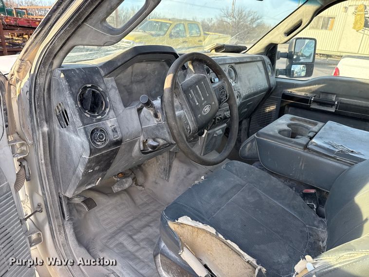 image for item EE3426 2016 Ford F350 flatbed pickup truck