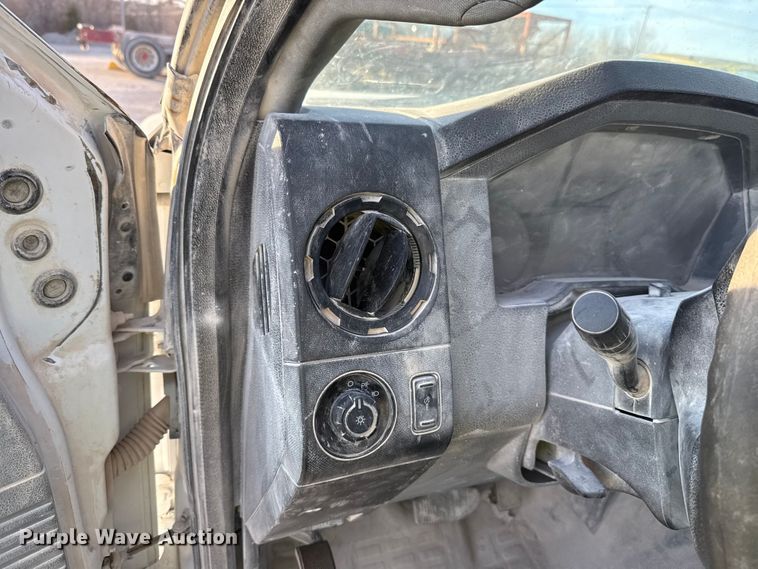 image for item EE3426 2016 Ford F350 flatbed pickup truck