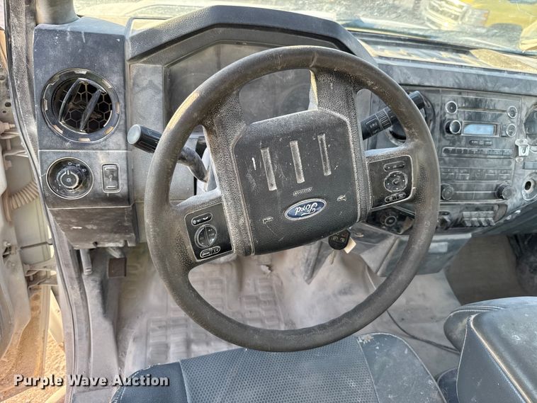 image for item EE3426 2016 Ford F350 flatbed pickup truck