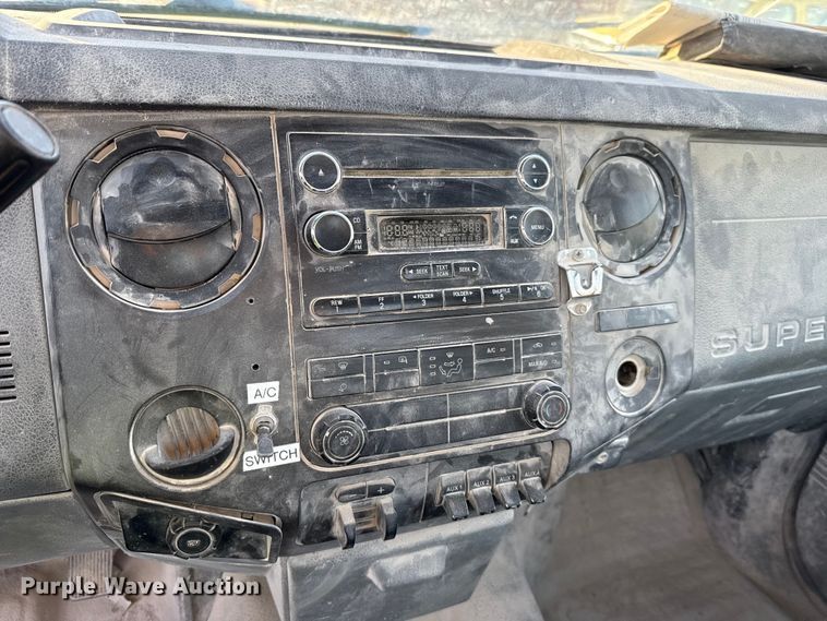 image for item EE3426 2016 Ford F350 flatbed pickup truck