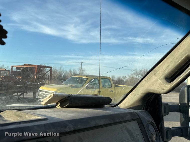 image for item EE3426 2016 Ford F350 flatbed pickup truck