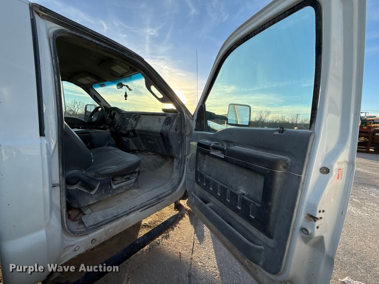 image for item EE3426 2016 Ford F350 flatbed pickup truck