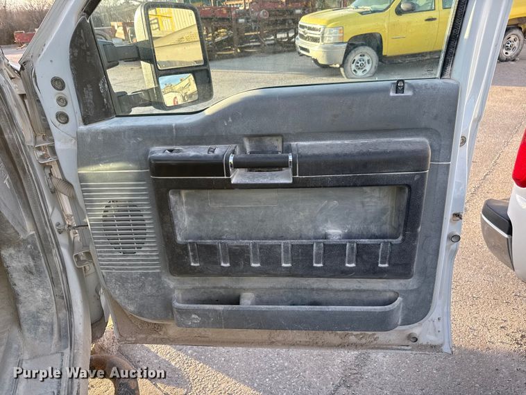 image for item EE3426 2016 Ford F350 flatbed pickup truck