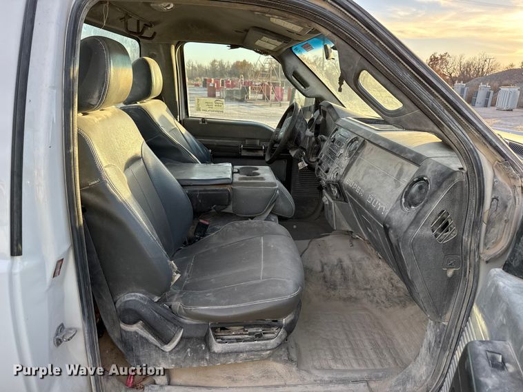 image for item EE3426 2016 Ford F350 flatbed pickup truck