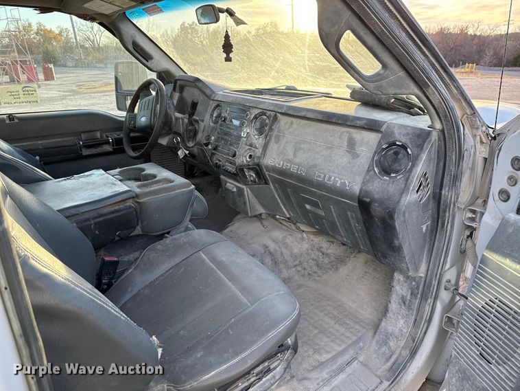 image for item EE3426 2016 Ford F350 flatbed pickup truck