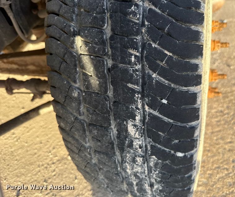 image for item EE3426 2016 Ford F350 flatbed pickup truck