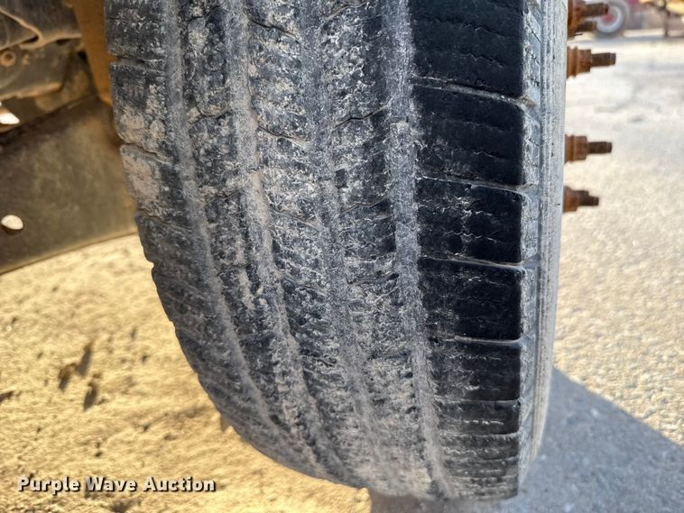 image for item EE3426 2016 Ford F350 flatbed pickup truck