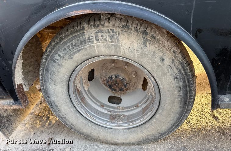 image for item EE3426 2016 Ford F350 flatbed pickup truck