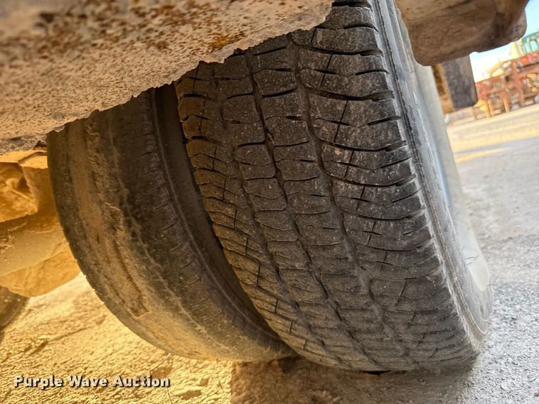 image for item EE3426 2016 Ford F350 flatbed pickup truck