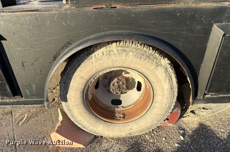 image for item EE3426 2016 Ford F350 flatbed pickup truck