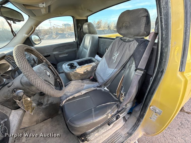 image for item EE3428 2010 Chevrolet Silverado 2500HD pickup truck