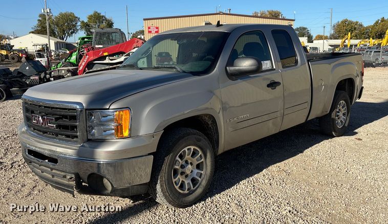 image for item EE4437 2007 GMC Sierra 1500 Ext. Cab pickup truck