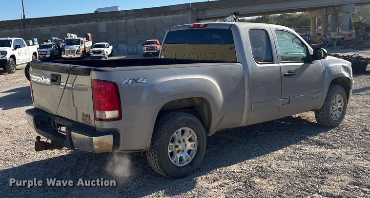 image for item EE4437 2007 GMC Sierra 1500 Ext. Cab pickup truck