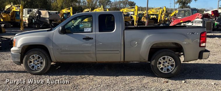 image for item EE4437 2007 GMC Sierra 1500 Ext. Cab pickup truck
