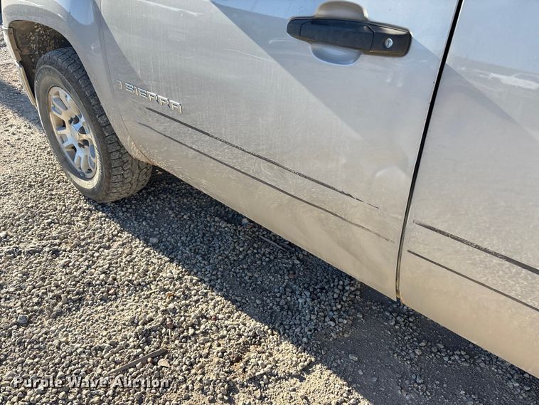 image for item EE4437 2007 GMC Sierra 1500 Ext. Cab pickup truck