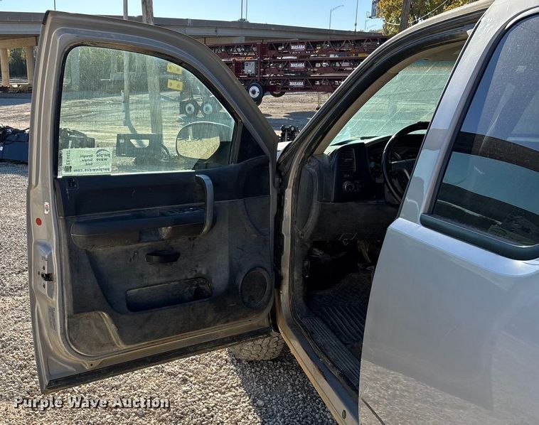 image for item EE4437 2007 GMC Sierra 1500 Ext. Cab pickup truck