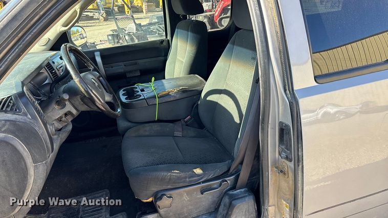 image for item EE4437 2007 GMC Sierra 1500 Ext. Cab pickup truck