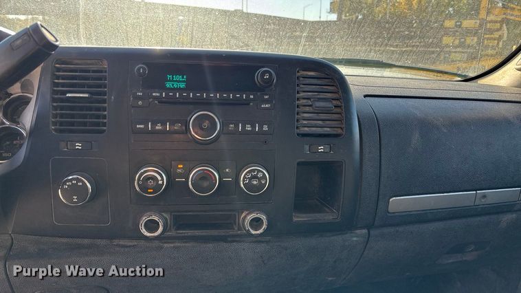 image for item EE4437 2007 GMC Sierra 1500 Ext. Cab pickup truck