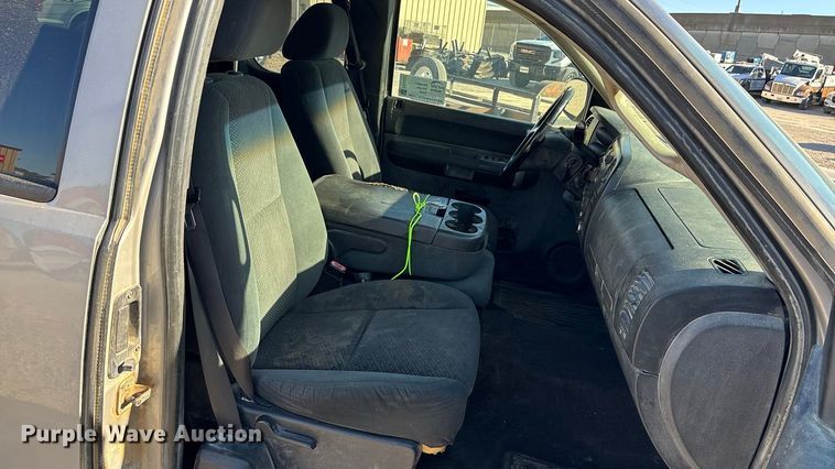 image for item EE4437 2007 GMC Sierra 1500 Ext. Cab pickup truck