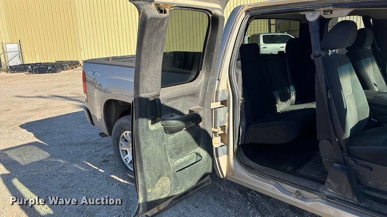 image for item EE4437 2007 GMC Sierra 1500 Ext. Cab pickup truck