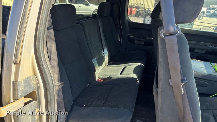 image for item EE4437 2007 GMC Sierra 1500 Ext. Cab pickup truck