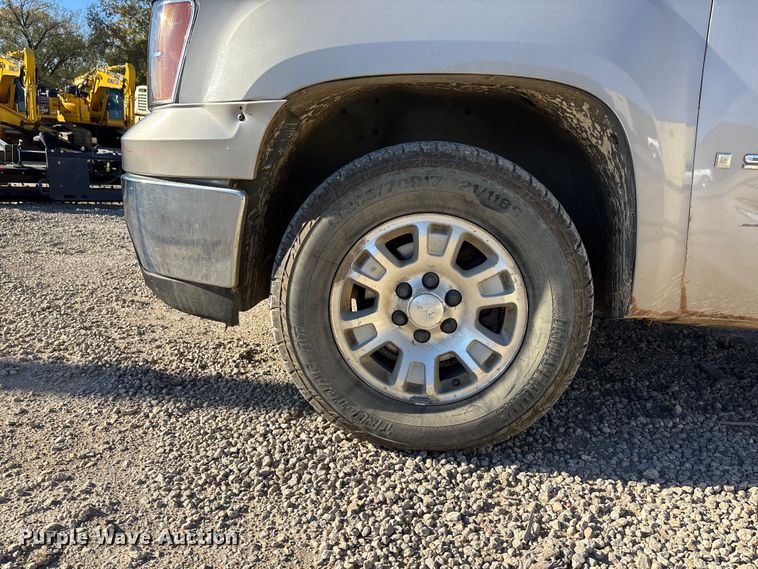 image for item EE4437 2007 GMC Sierra 1500 Ext. Cab pickup truck