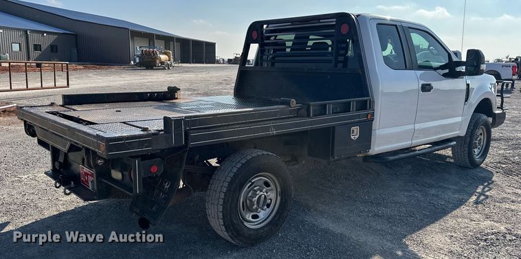 image for item EE4448 2017 Ford F250 Super Duty SuperCab bale bed pickup truck