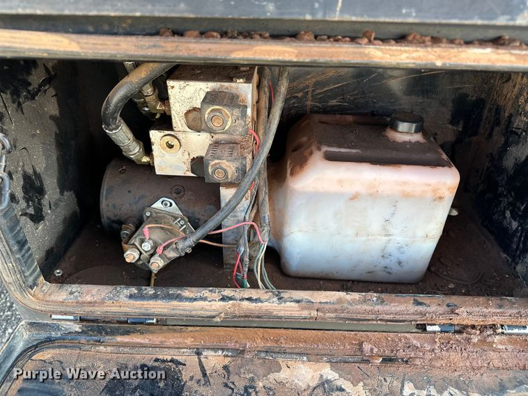 image for item EE4448 2017 Ford F250 Super Duty SuperCab bale bed pickup truck