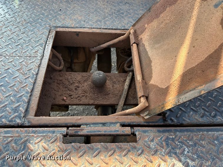 image for item EE4448 2017 Ford F250 Super Duty SuperCab bale bed pickup truck