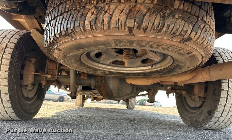 image for item EE4448 2017 Ford F250 Super Duty SuperCab bale bed pickup truck