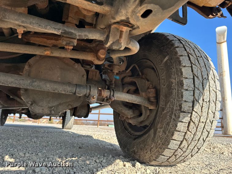 image for item EE4448 2017 Ford F250 Super Duty SuperCab bale bed pickup truck