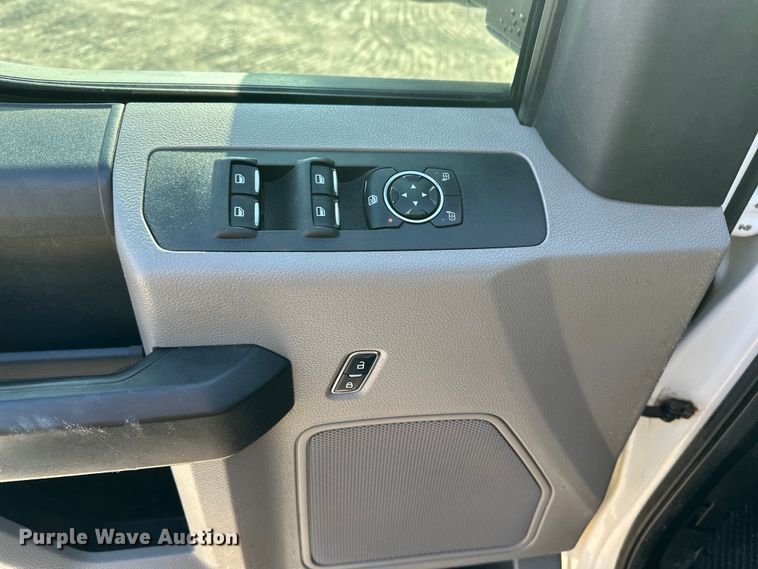 image for item EE4448 2017 Ford F250 Super Duty SuperCab bale bed pickup truck