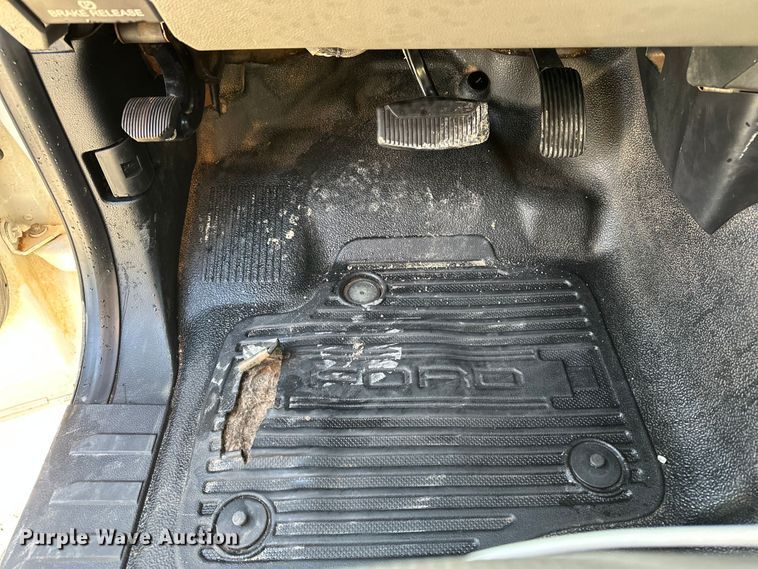 image for item EE4448 2017 Ford F250 Super Duty SuperCab bale bed pickup truck