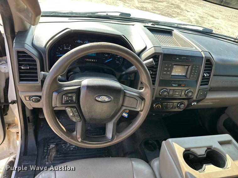 image for item EE4448 2017 Ford F250 Super Duty SuperCab bale bed pickup truck