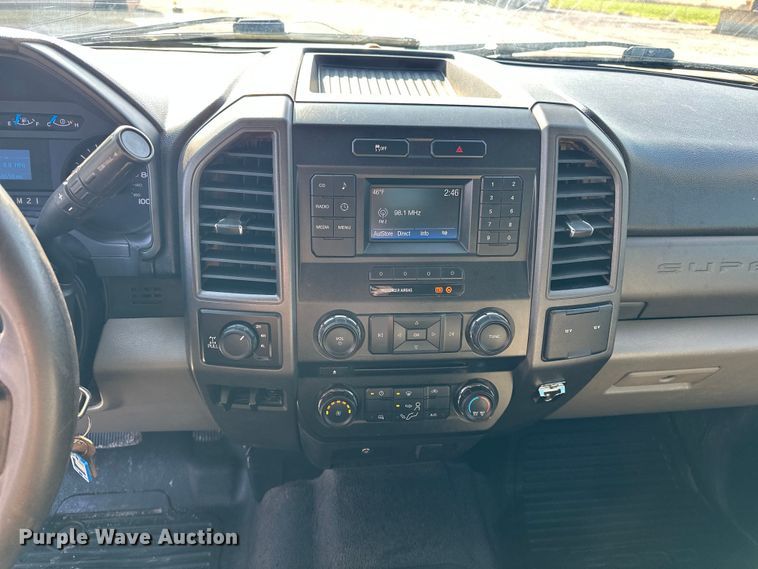 image for item EE4448 2017 Ford F250 Super Duty SuperCab bale bed pickup truck