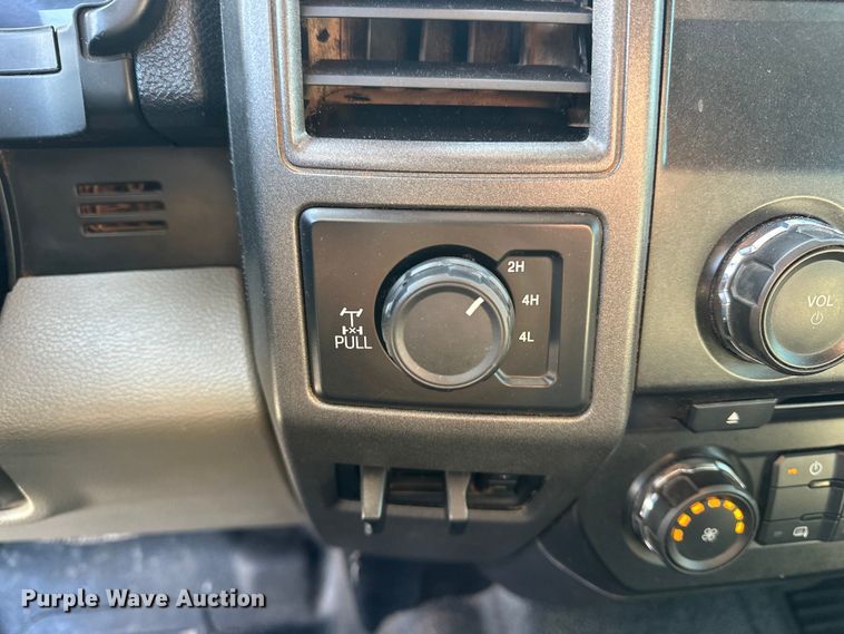 image for item EE4448 2017 Ford F250 Super Duty SuperCab bale bed pickup truck