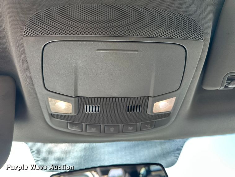 image for item EE4448 2017 Ford F250 Super Duty SuperCab bale bed pickup truck