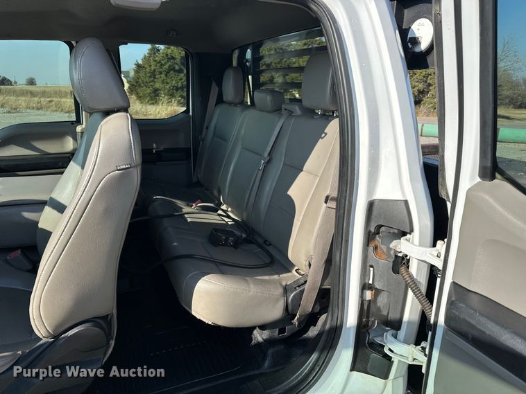 image for item EE4448 2017 Ford F250 Super Duty SuperCab bale bed pickup truck