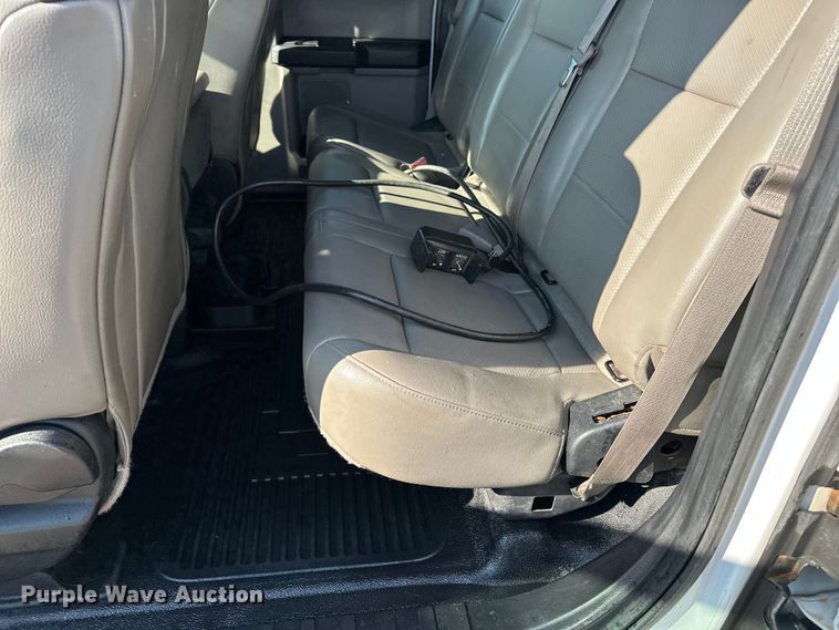 image for item EE4448 2017 Ford F250 Super Duty SuperCab bale bed pickup truck