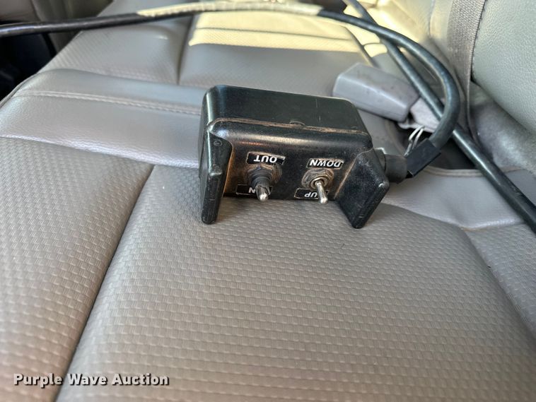 image for item EE4448 2017 Ford F250 Super Duty SuperCab bale bed pickup truck