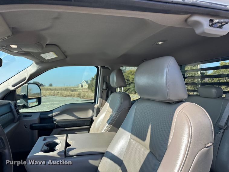 image for item EE4448 2017 Ford F250 Super Duty SuperCab bale bed pickup truck