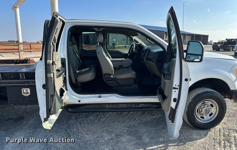 image for item EE4448 2017 Ford F250 Super Duty SuperCab bale bed pickup truck