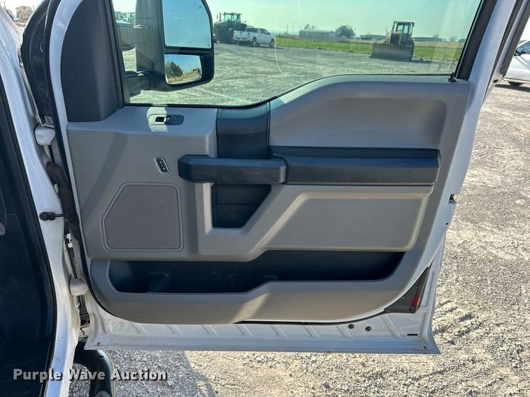 image for item EE4448 2017 Ford F250 Super Duty SuperCab bale bed pickup truck