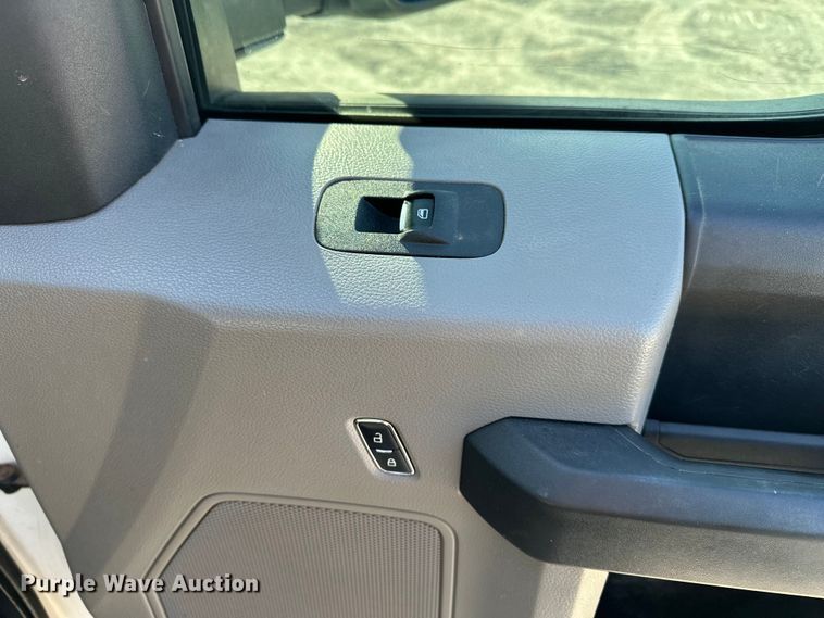 image for item EE4448 2017 Ford F250 Super Duty SuperCab bale bed pickup truck