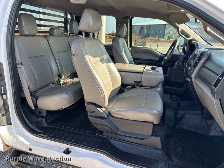 image for item EE4448 2017 Ford F250 Super Duty SuperCab bale bed pickup truck