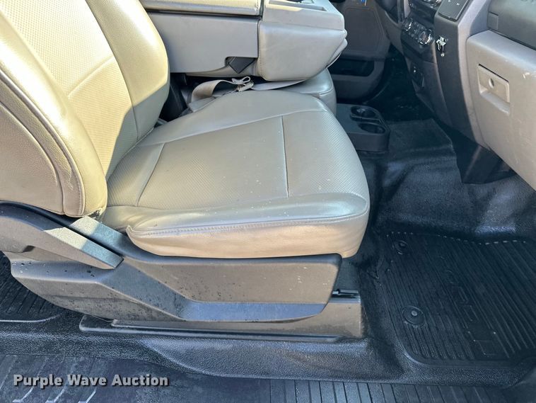 image for item EE4448 2017 Ford F250 Super Duty SuperCab bale bed pickup truck