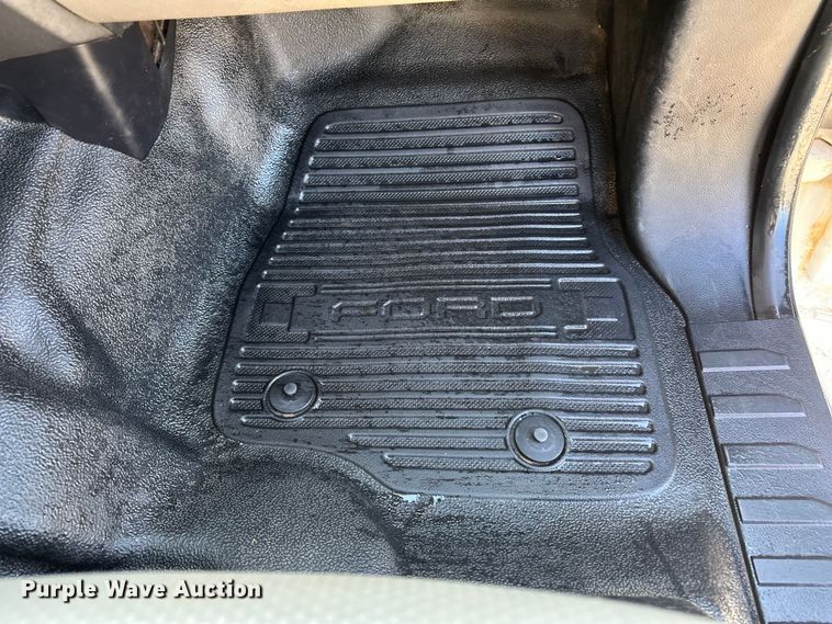 image for item EE4448 2017 Ford F250 Super Duty SuperCab bale bed pickup truck